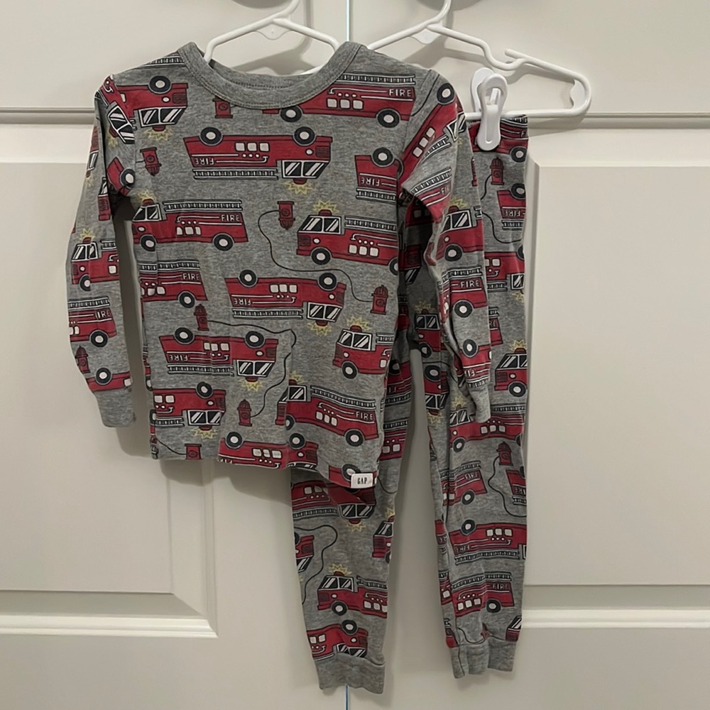 GAP Toddler Boy Firetruck Pajamas - 4T